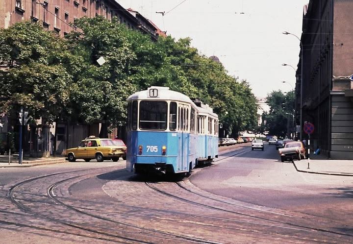 Tramvaj linije 1 na skretanju Draškovićeva - Kneza Mislava 1984. godine